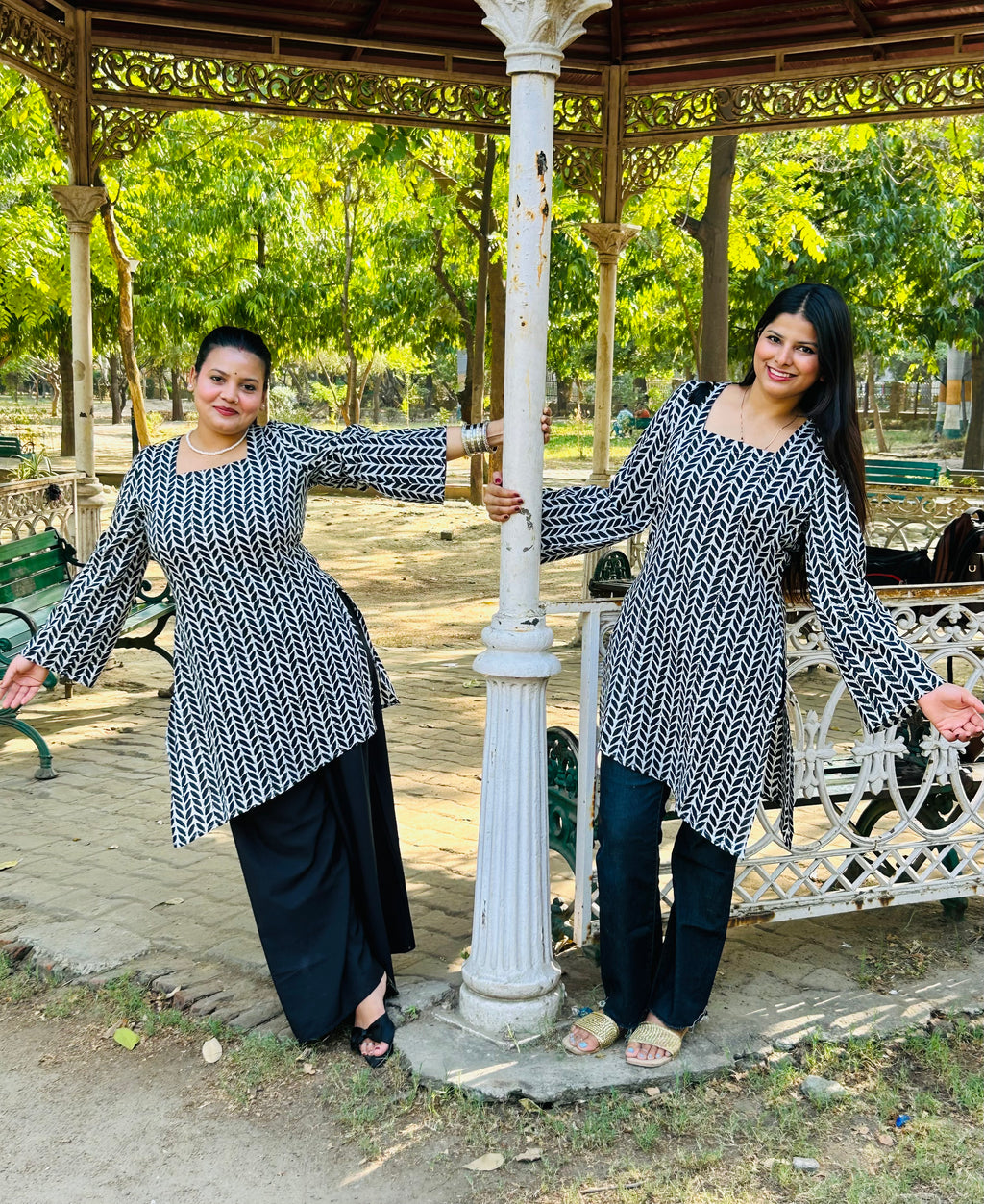 Deewani Black Floral Kurti with Elegant Fit