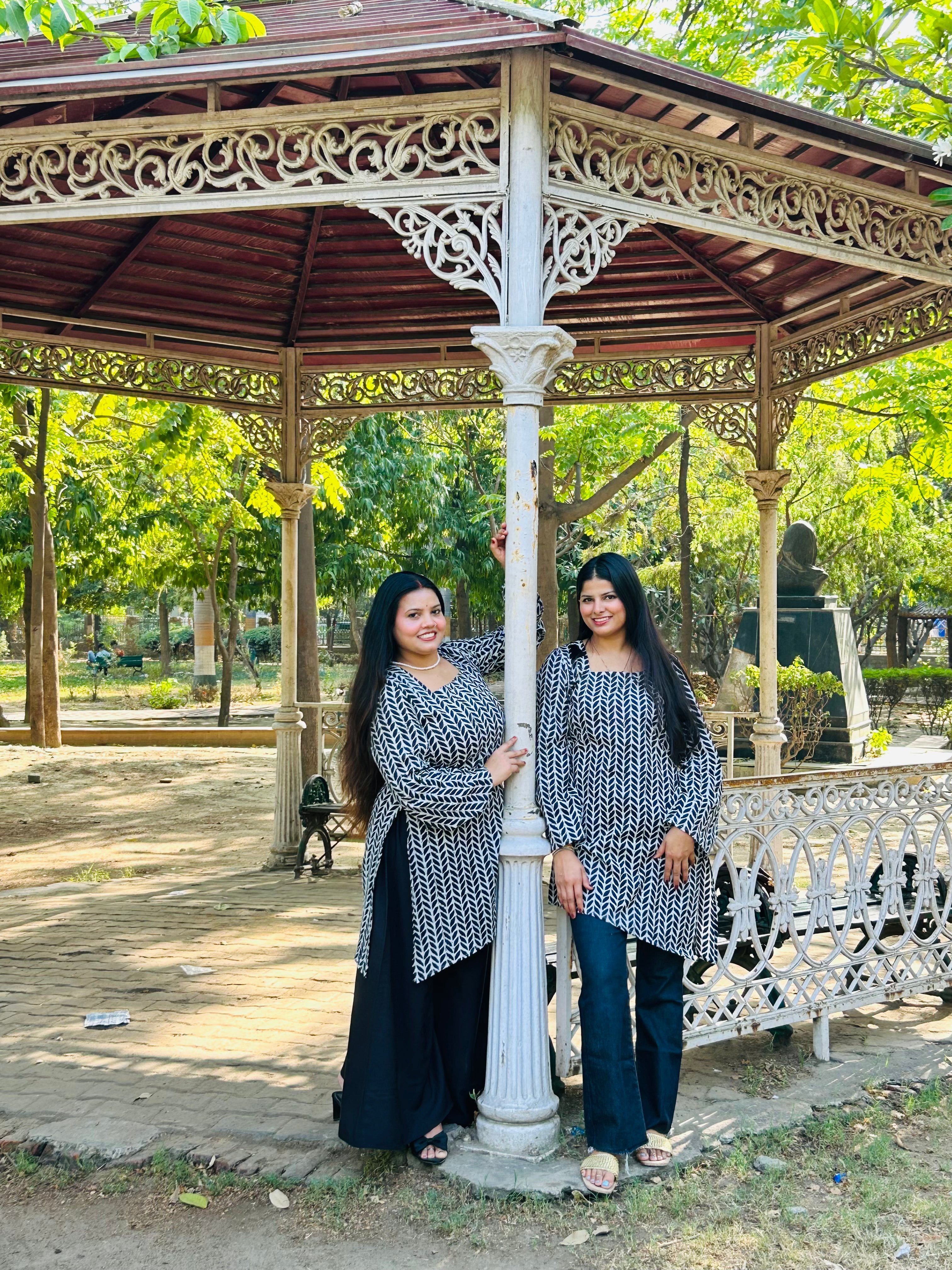 Deewani Black Floral Kurti with Elegant Fit