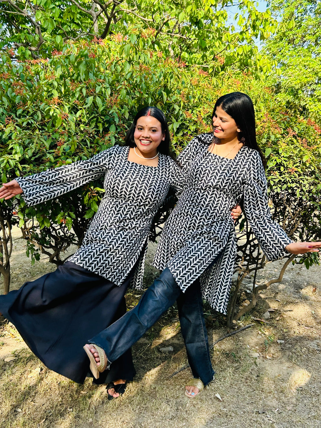 Deewani Black Floral Kurti with Elegant Fit